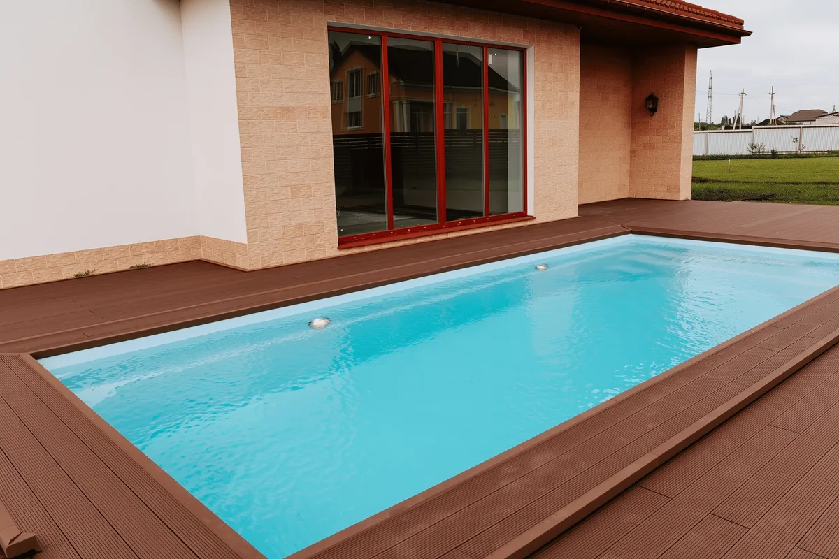 Композитный бассейн Laguna 8 — вид сверху в Комсомольске-на-Амуре